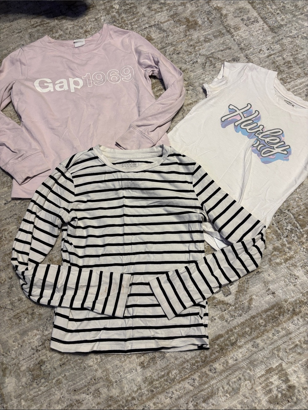 GAP Light Pink Long-Sleeve Logo Tee/ Hurley t shirt / H&M long sleeve